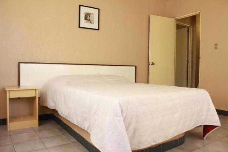 Red Knight Gardens Hotel Davao City Buitenkant foto