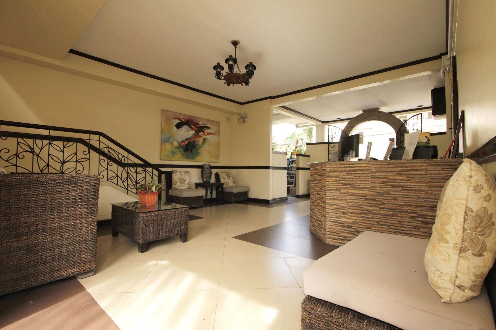 Red Knight Gardens Hotel Davao City Buitenkant foto